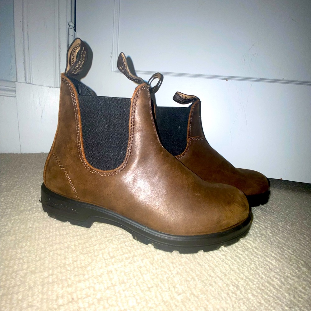 Brand new blundstone boots. Worn only once. Size 9.5.